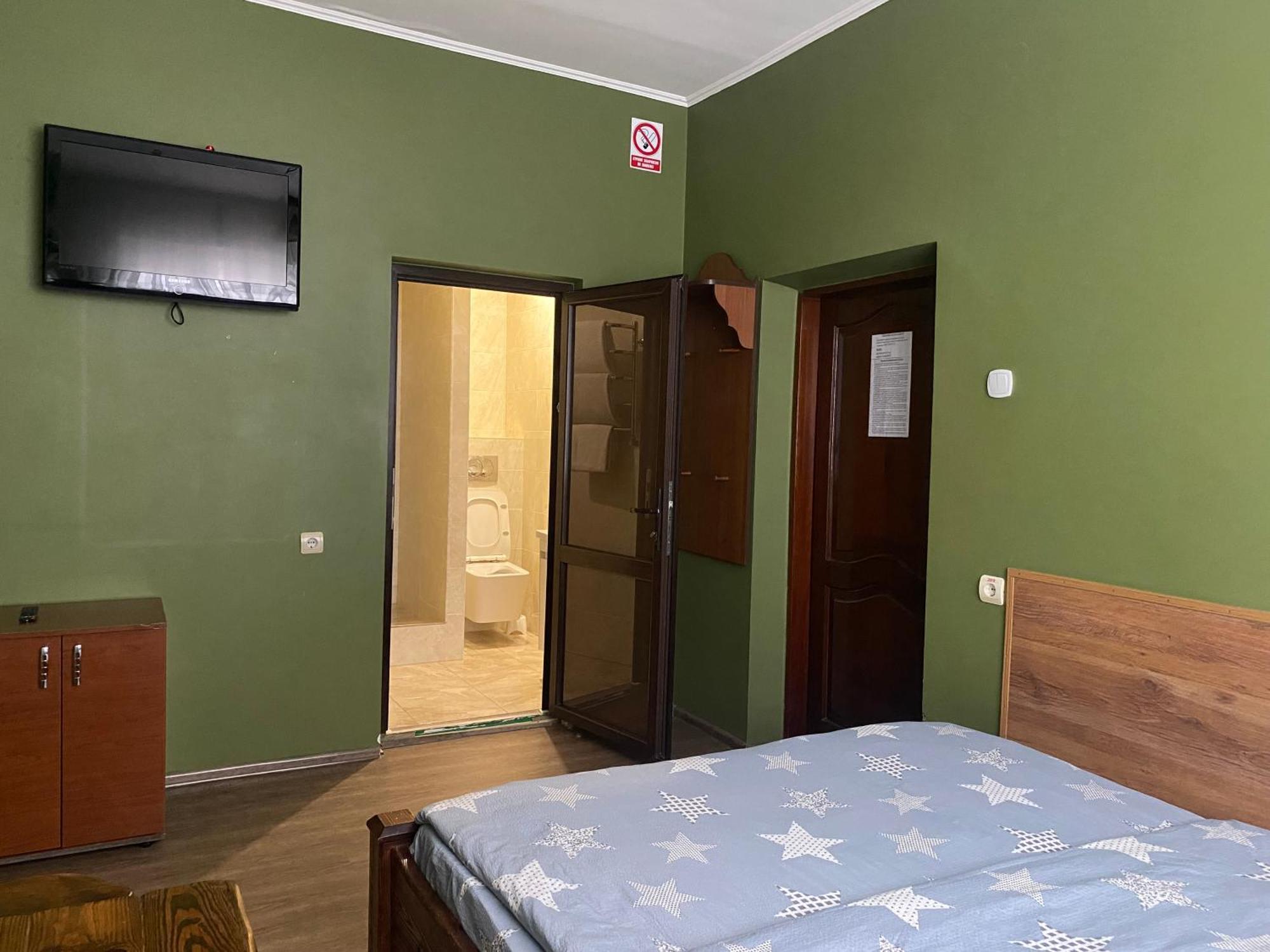 Mini-Hotel Neptun روفنو المظهر الخارجي الصورة